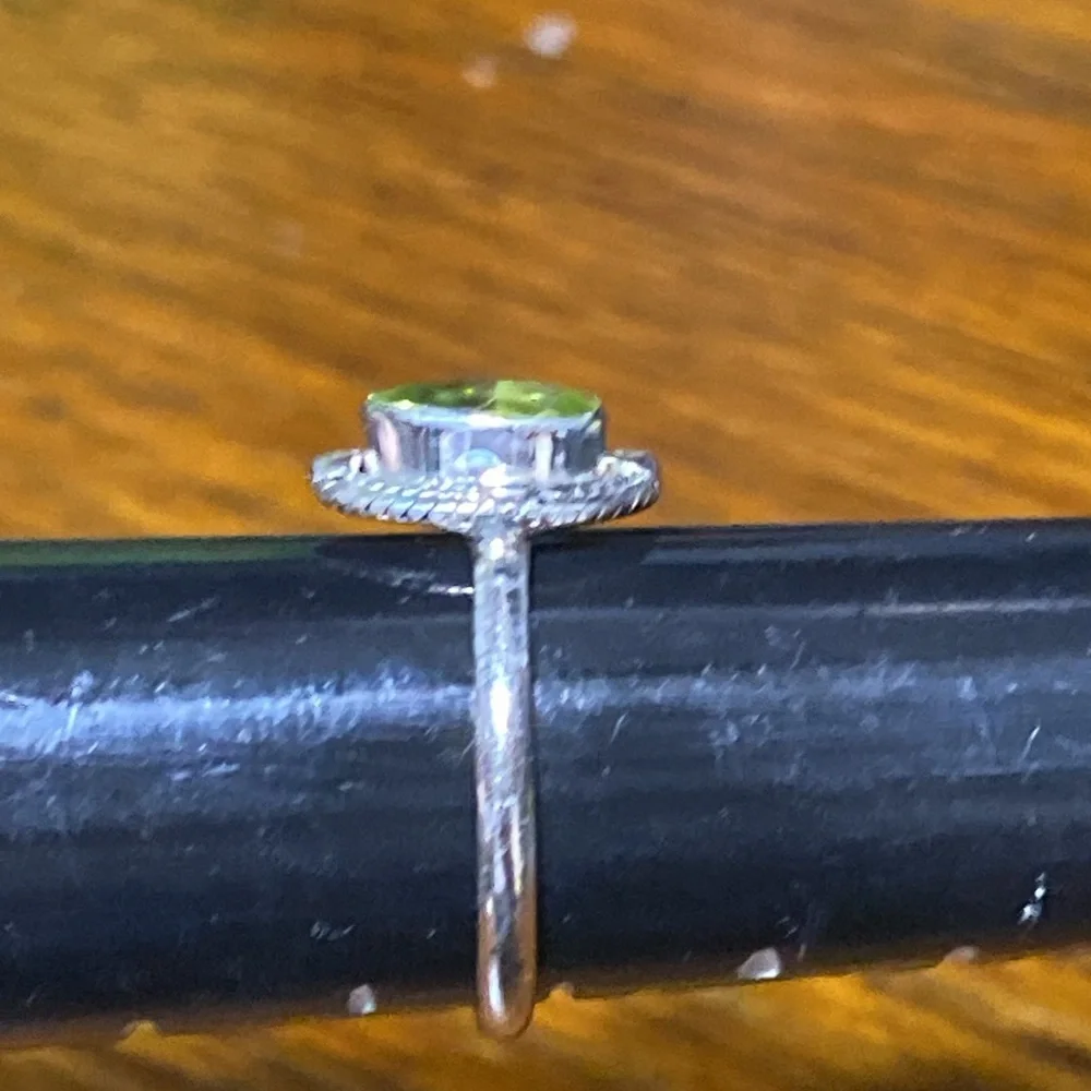 Tear drop faceted peridot & 925 silver ring size 7 1/2